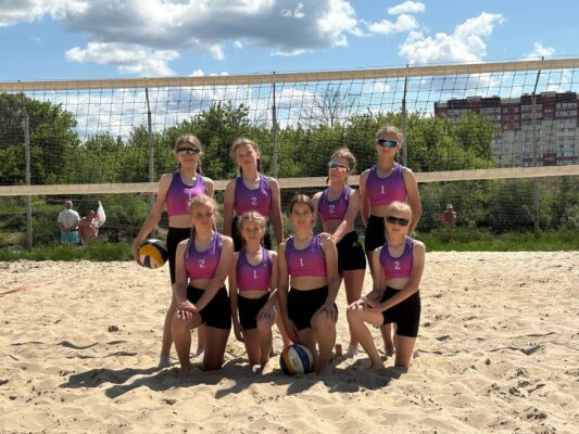 Пляжные корты покоряются юным волейболисткам из Карачева