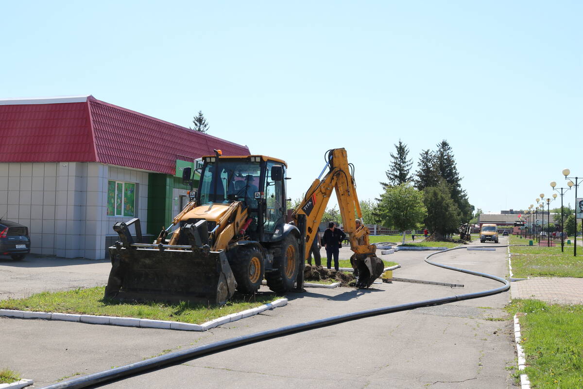 В райцентре Комаричи завершается капремонт водопроводной сети