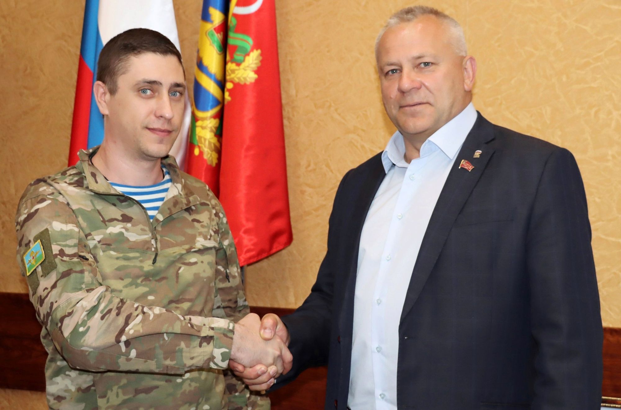 Гордость Брянщины: областная Дума поддерживает связь со СВОИми Героями