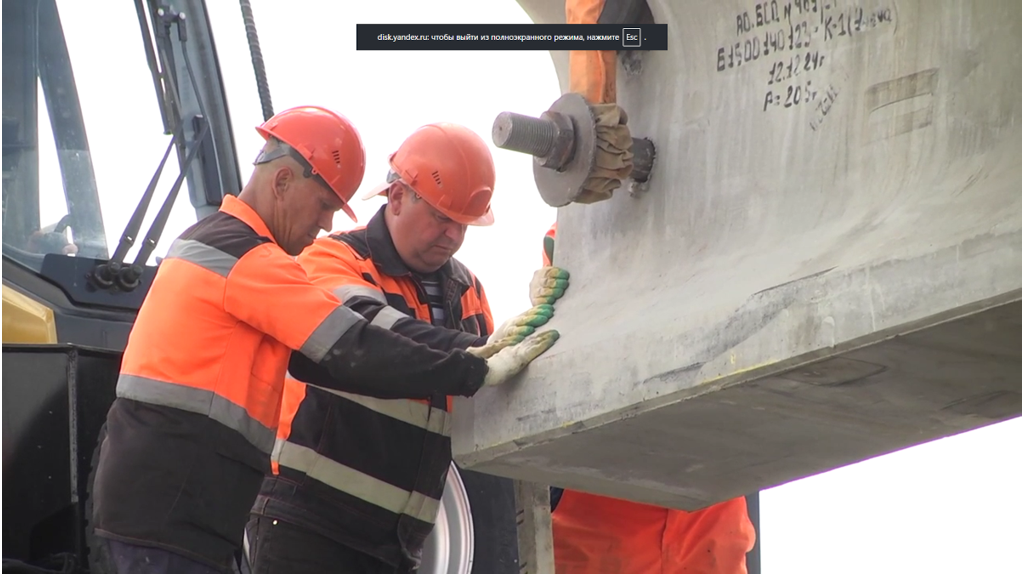 На строительстве путепровода в брянской Унече уложили последнюю балку