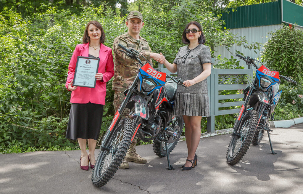 Кроссовые мотоциклы передали бойцам БАРС-Брянск бизнесмены
