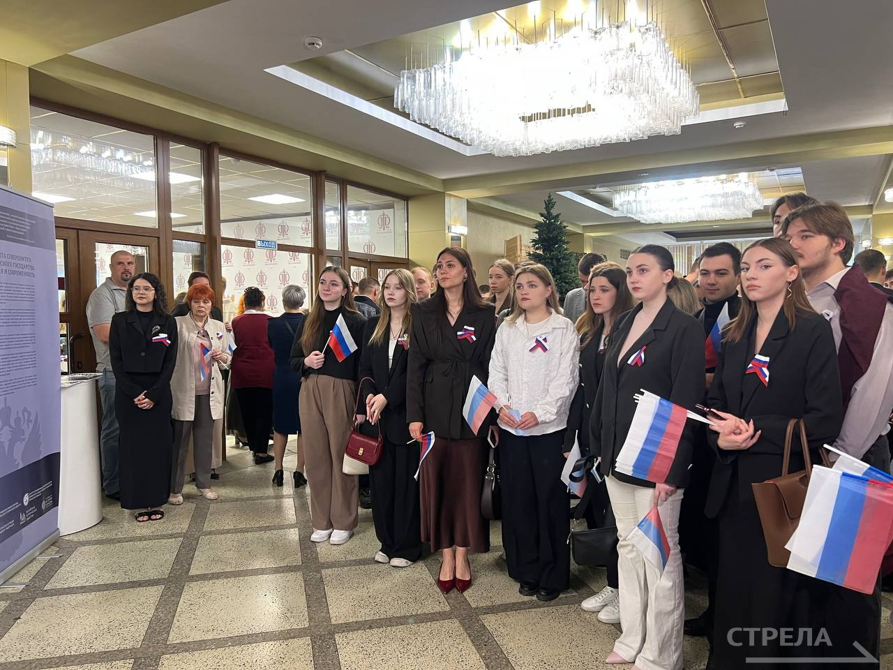 В Брянской областной филармонии открылась патриотическая выставка