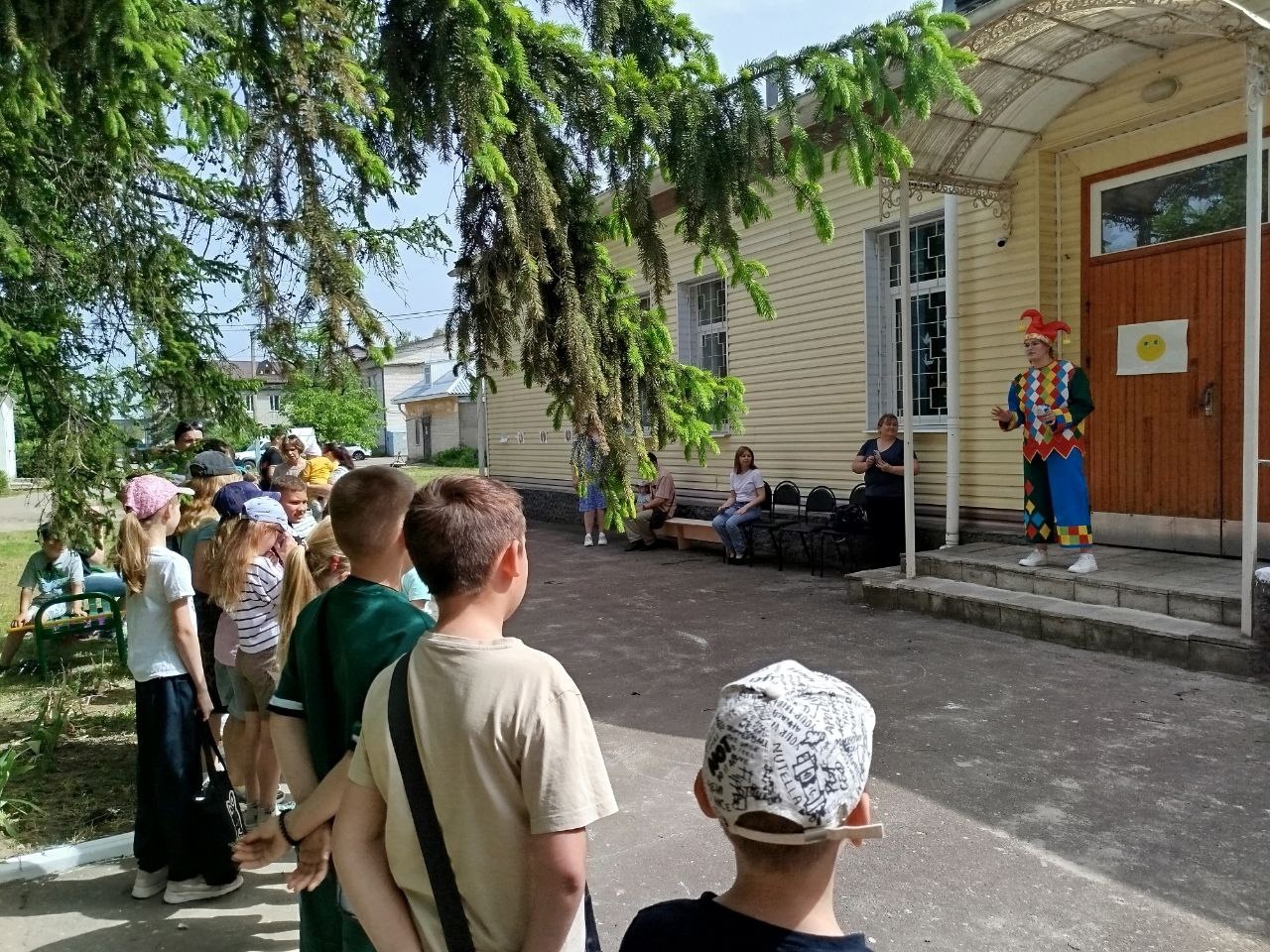 Волонтеры культуры города Сельцо поздравили ребят реабилитационного центра