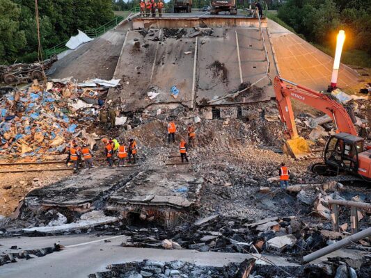 Железнодорожные пути в Выгоничском районе расчищены