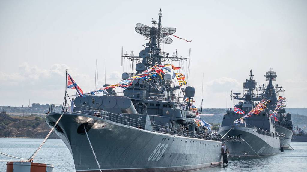 Брянцев поздравили с Днем ВМФ