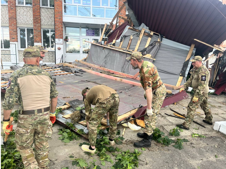 Бойцы «БАРС-Брянск» ликвидируют последствия урагана в Климово