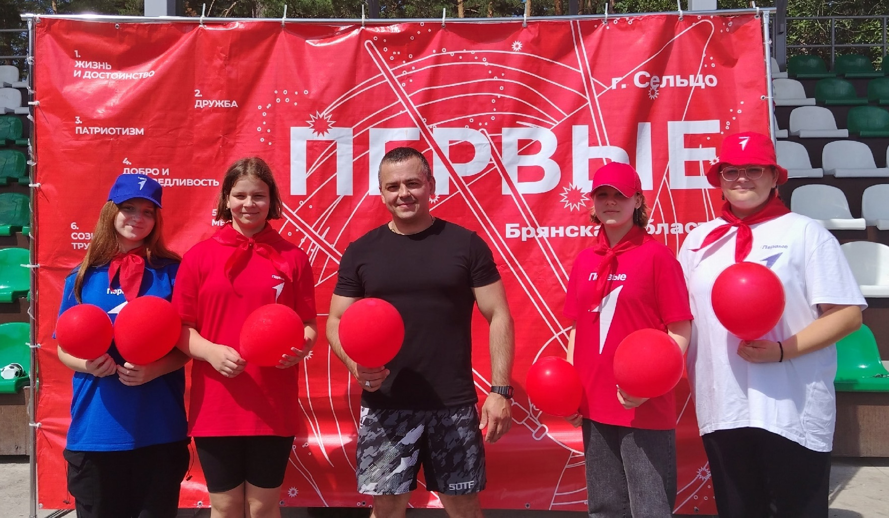 В Сельцо доброволец «БАРС-Брянск»  Андрей  Денищенков участвовал в «Зарядке героя»