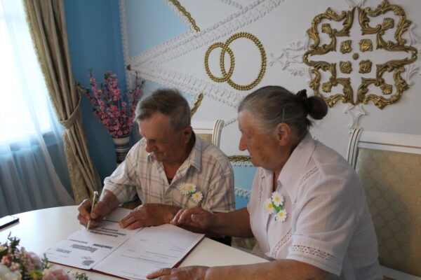 В Карачеве встретили праздник любви и верности