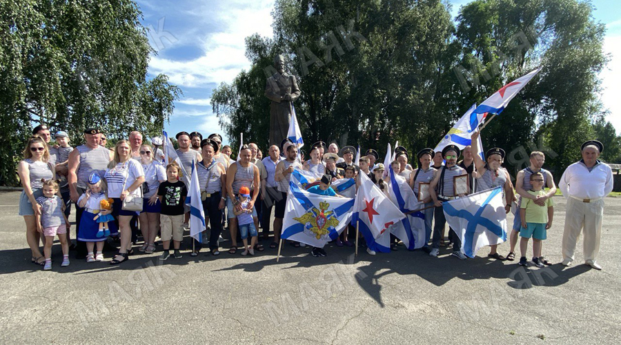 В брянском Новозыбкове отметили день ВМФ