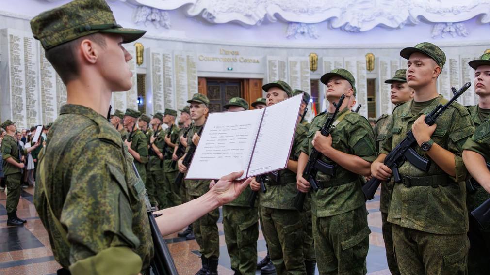 Брянские новобранцы Преображенского полка приняли присягу в столице