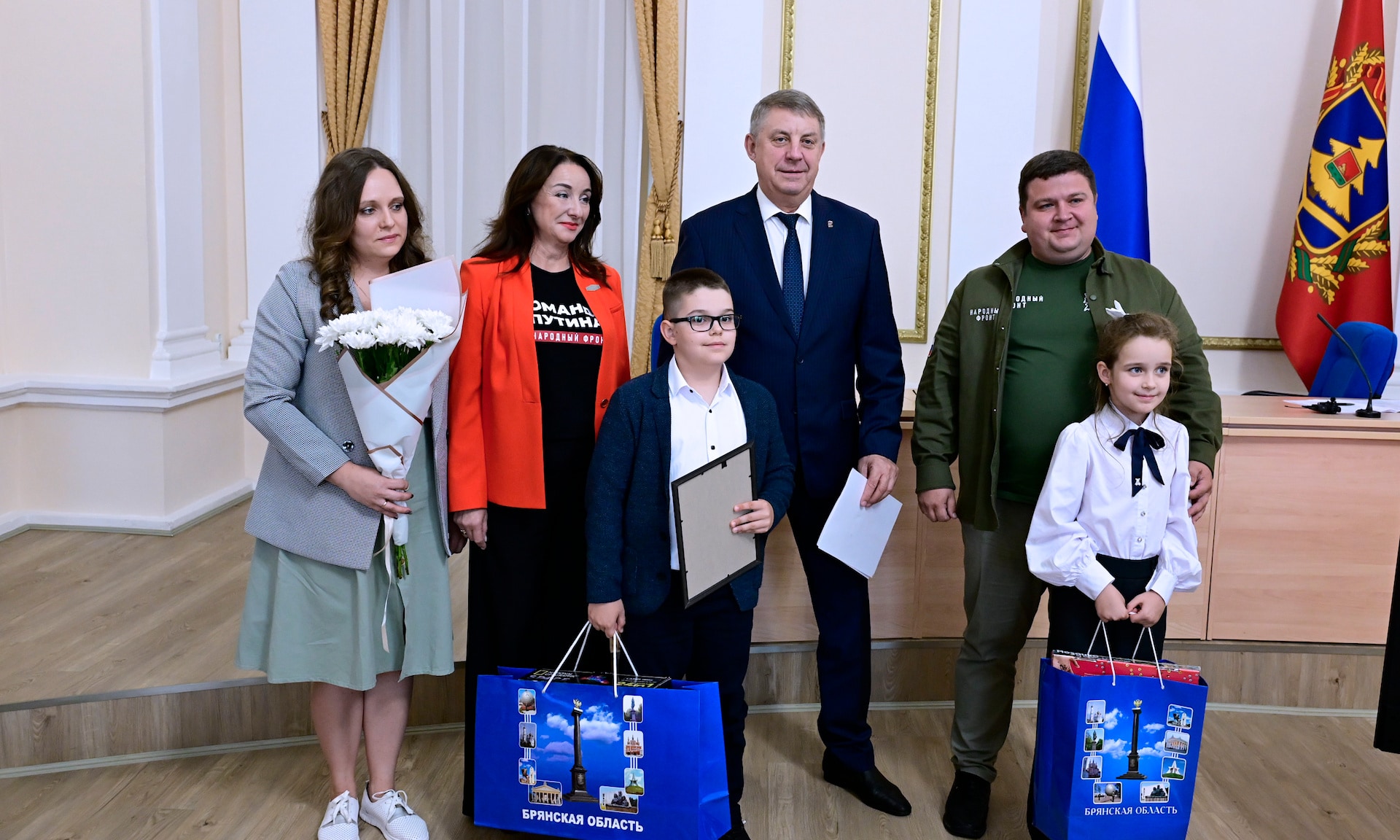 В брянском правительстве отметили вклад сельцовских волонтеров