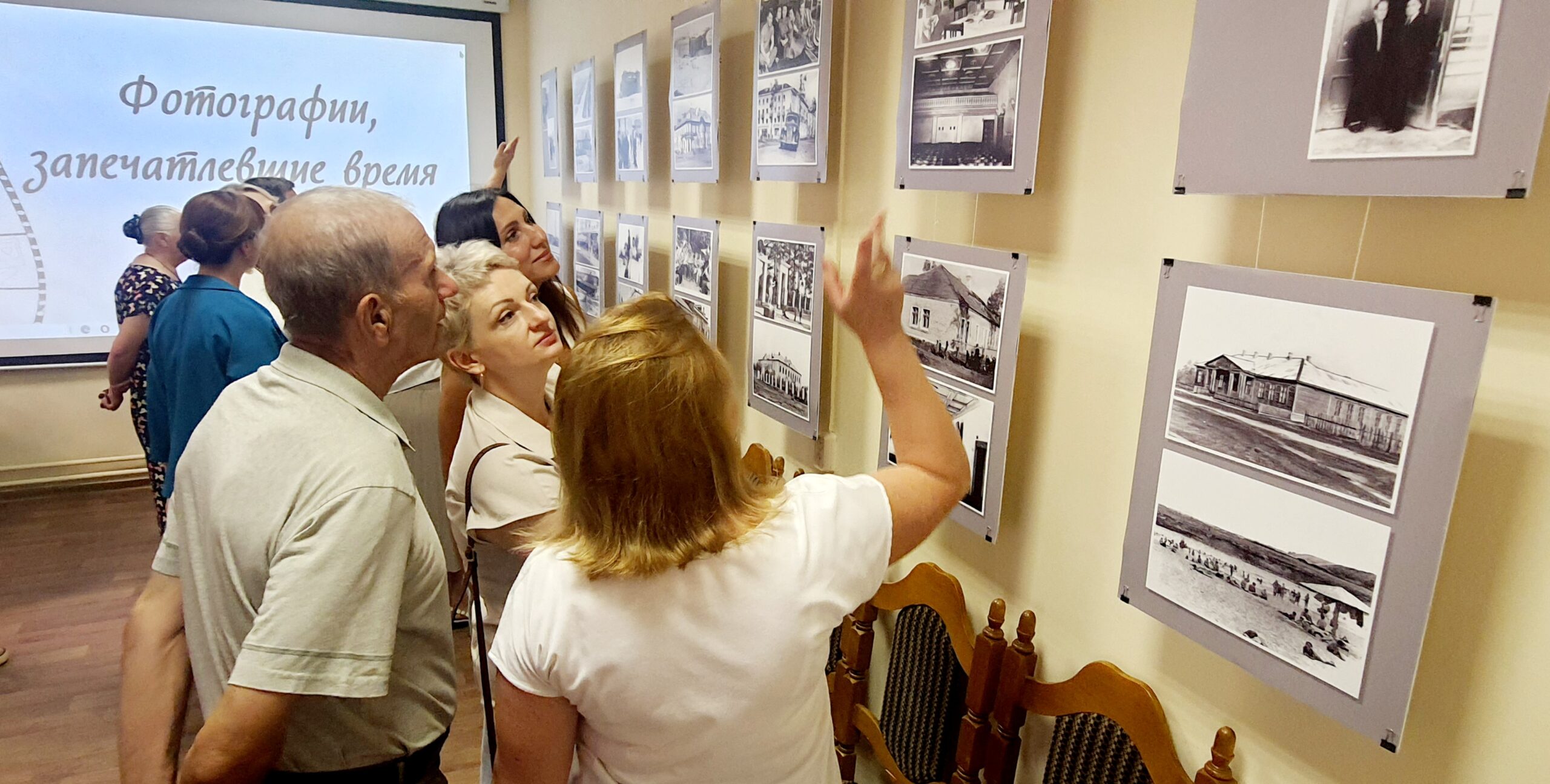 В Сельцовской ЦБС открылась фотовыставка к юбилею города