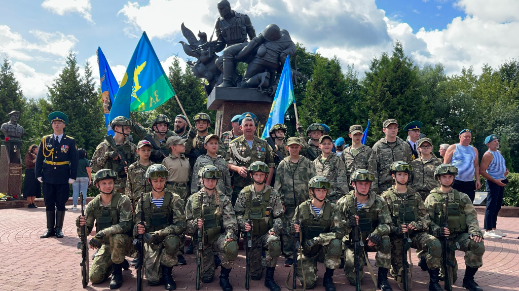 Брянских воинов-десантников поздравили с Днем ВДВ