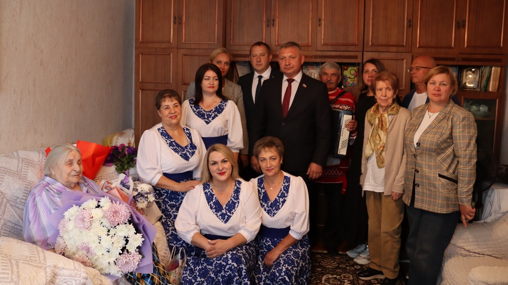 В Брянском районе ветеран Вера Ключникова отметила 102 года