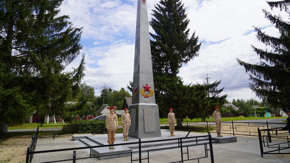 В брянском Локте отреставрировали памятник комсомольцам и подпольщикам