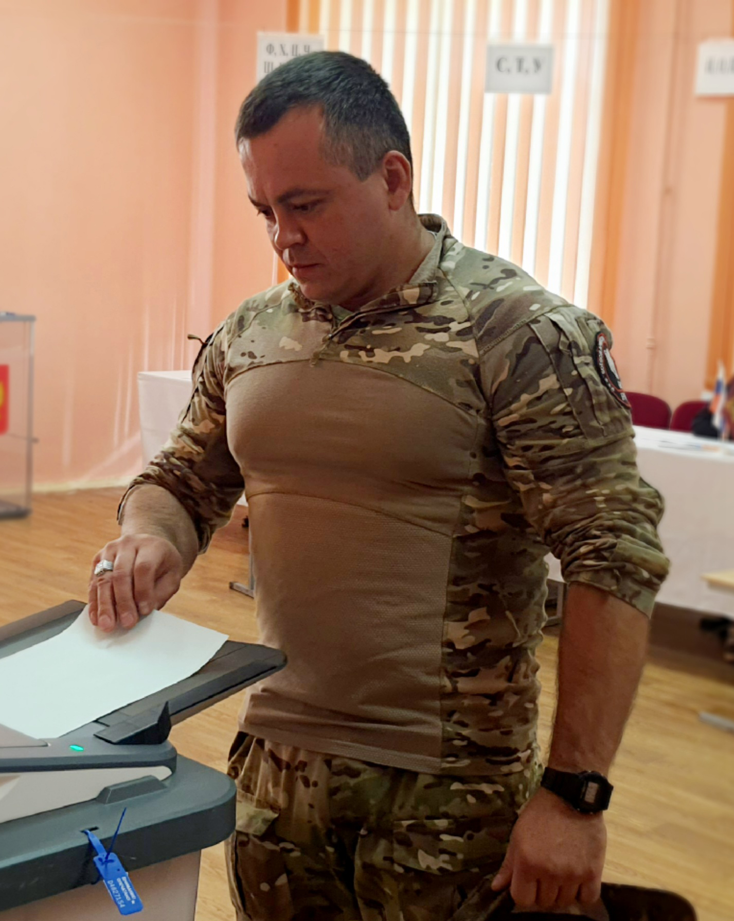 Участник формирования «БАРС Брянск» Андрей Денищенков из Сельцо проголосовал на выборах главы региона