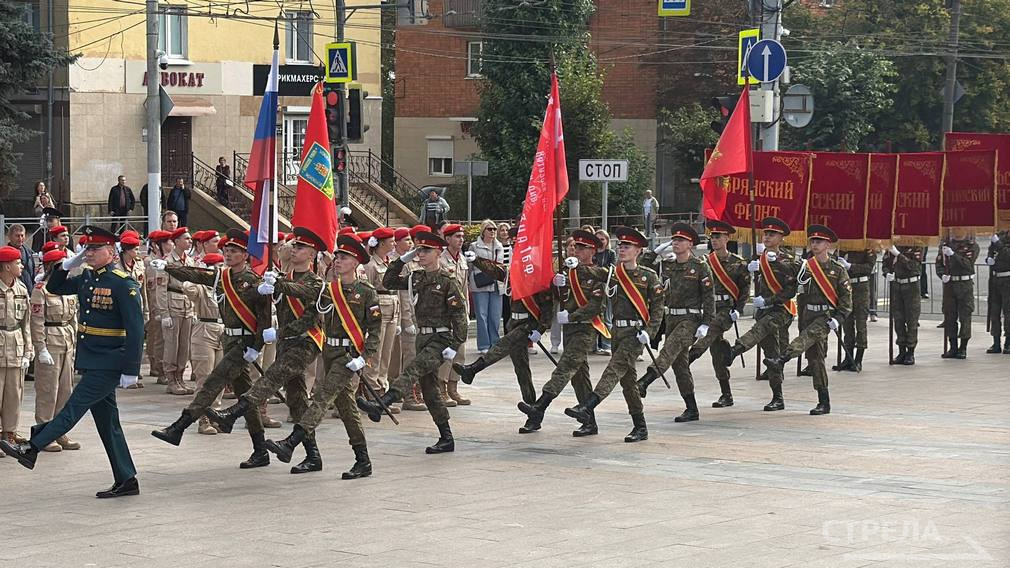 На площади Партизан в Брянске прошли торжества в честь 82-ой годовщины освобождения от немецко-фашистских захватчиков