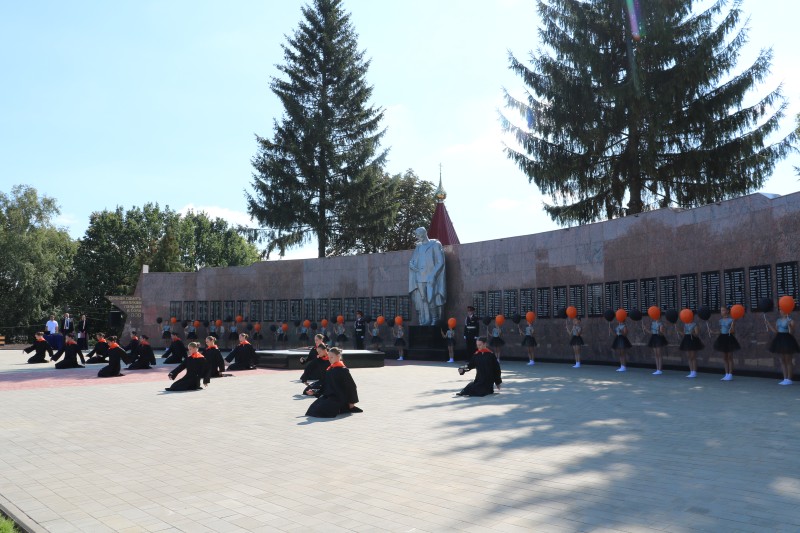 В брянском Стародубе открыли реконструированную «Стену Памяти»