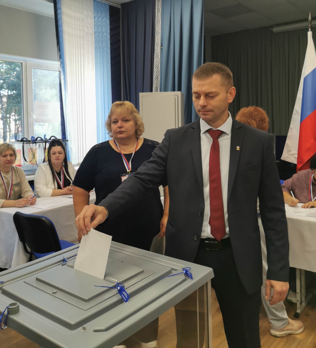 В Сельцо проголосовал глава администрации города Сельцо