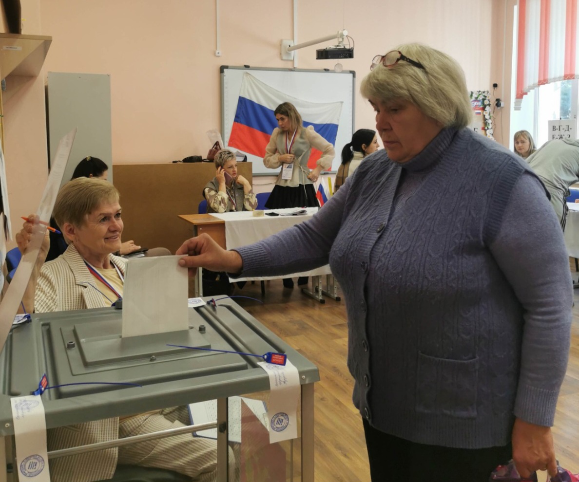 На своем избирательном участке проголосовал председатель совета ветеранов города Сельцо