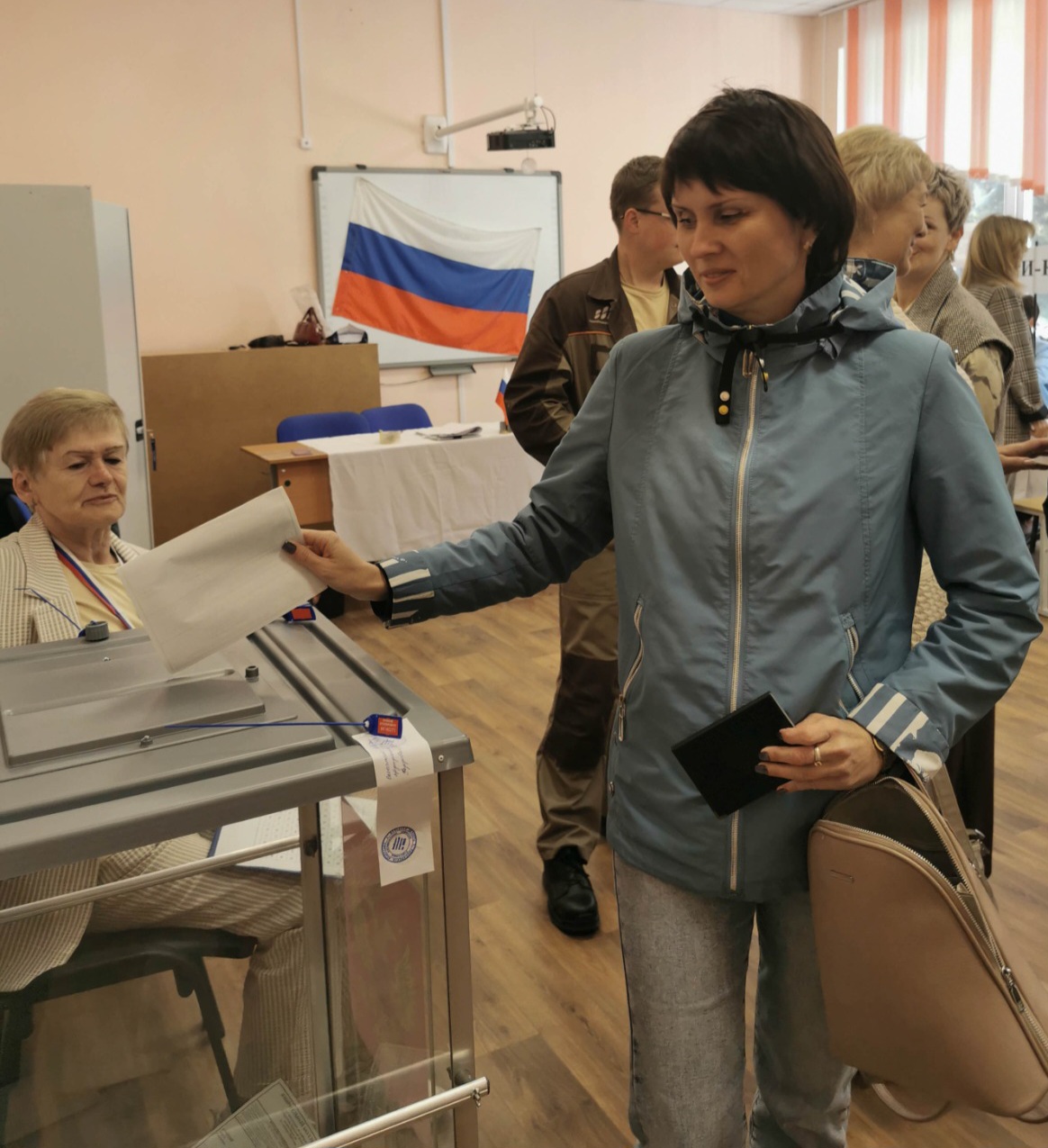 Проголосовала активный участник ЛИТО «Парус» города Сельцо Ольга Девятка
