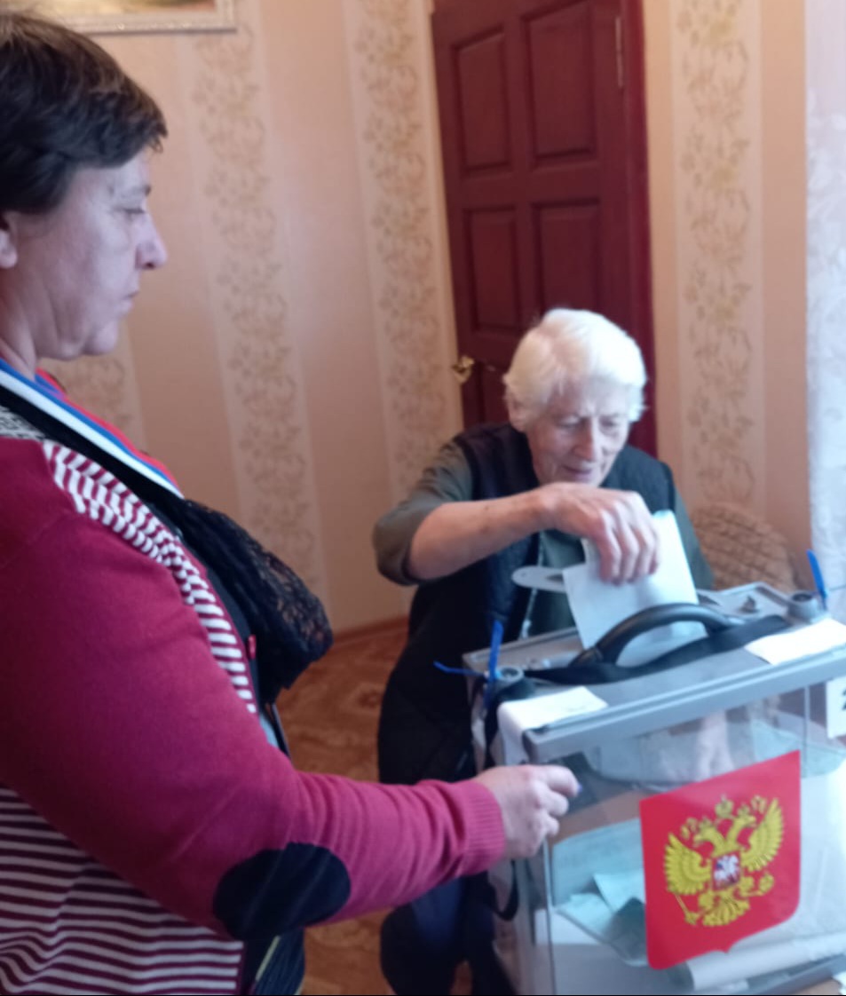 Сельцовцы голосуют на дому