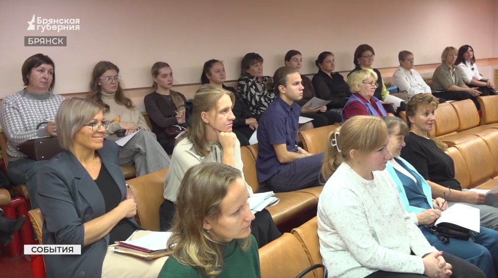 Руководители брянских школьных театров встретились с актером Валерием Кукушкиным