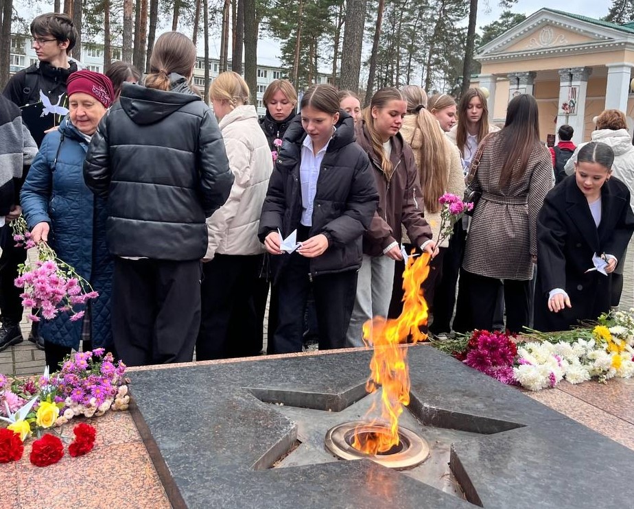 Ко Дню белых журавлей в Сельцо прошел час памяти