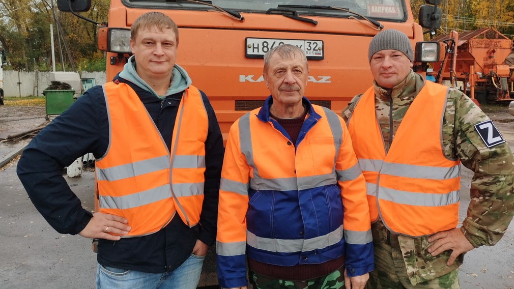 В Стародубском округе строит дороги семейная династия Емельяненко