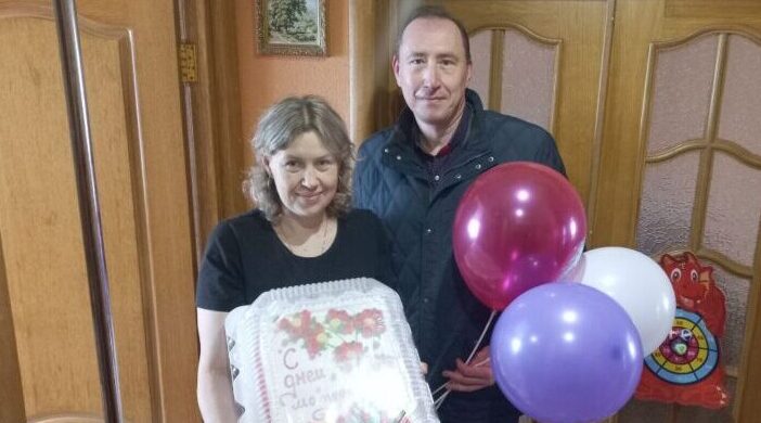 Семье Квакухиных в День Матери подарили большой праздничный торт