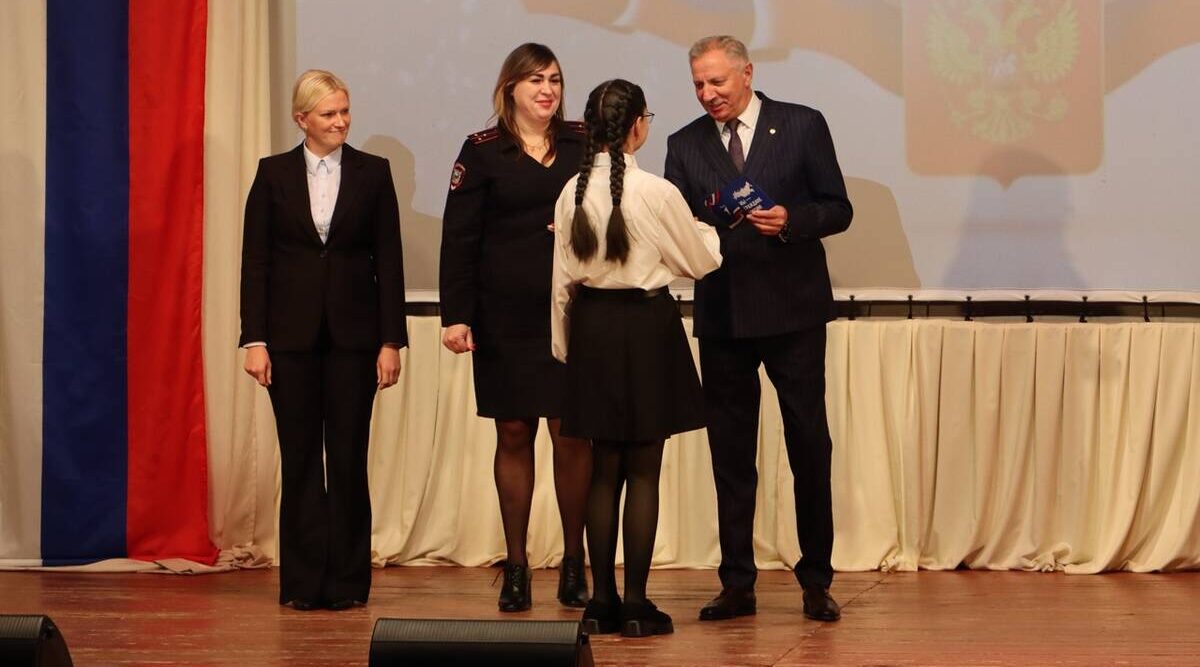 Юным жителям Стародубского округа вручили паспорта