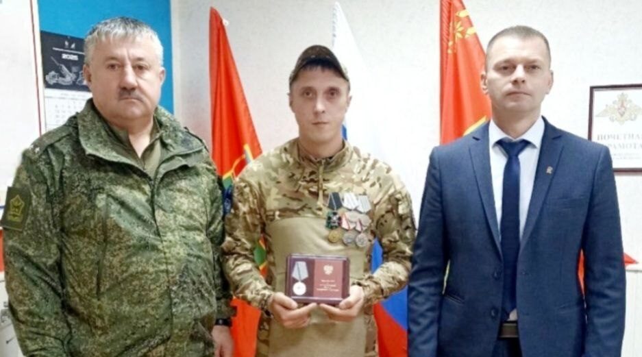 Сельцовцу Константину Степину вручена медаль «За отвагу»