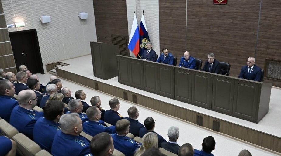 В Брянске представили нового прокурора региона Владимира Мосина