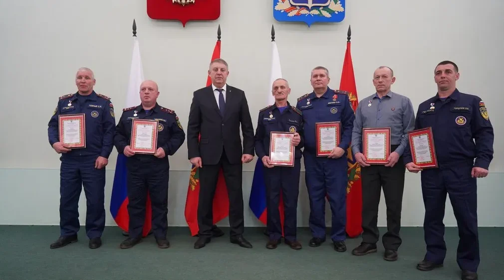 Глава Брянщины поздравил специалистов с Днем спасателя и 35-летием МЧС России