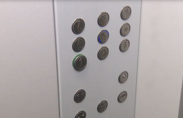 В России продолжается замена устаревших лифтов в многоквартирных домах