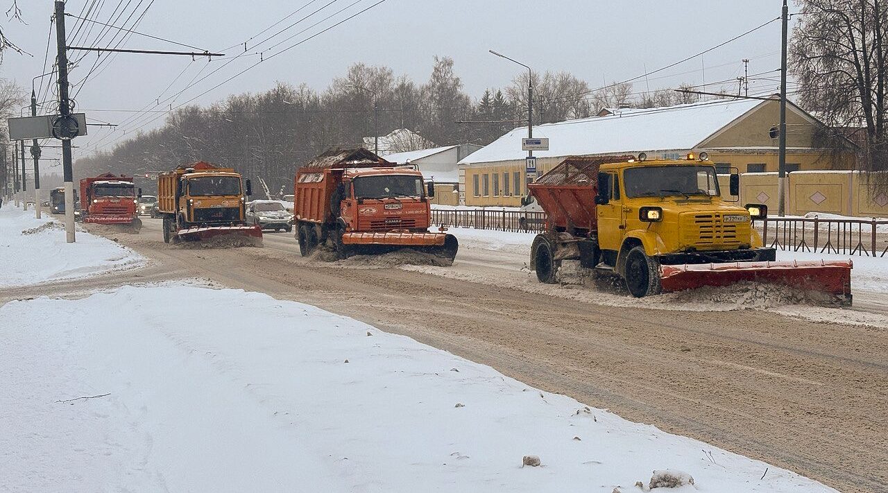 В Брянске уборка снега проводится 58 спецмашинами