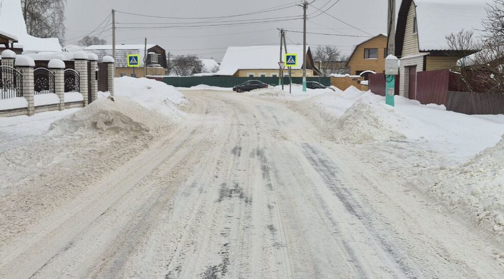 В Сельцо продолжается уборка дорог от снега