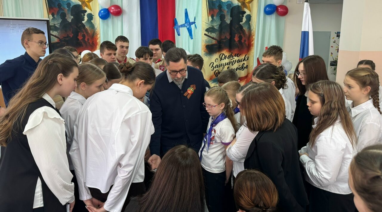 В Сельцовской школе №5 состоялось открытие выставки «Воины света»