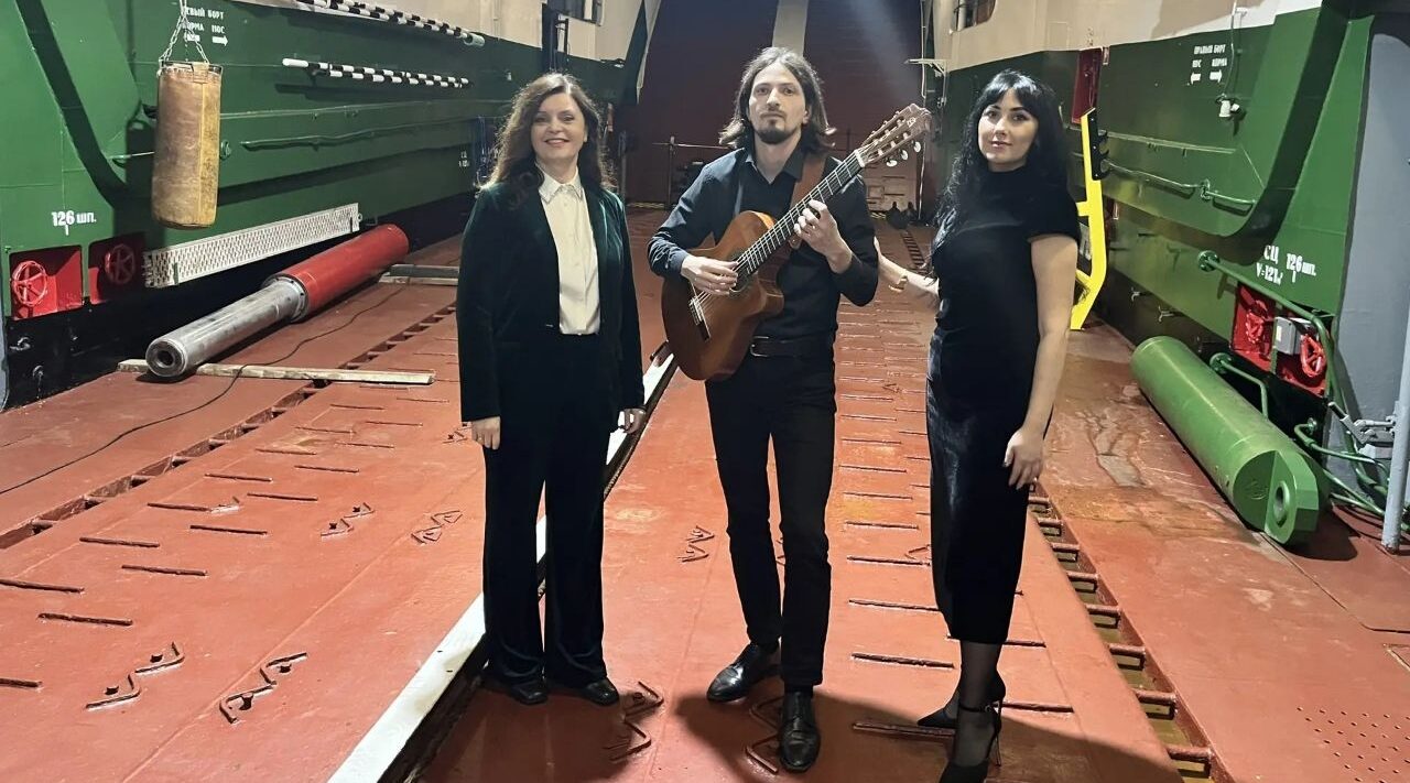 Концерт брянских музыкантов на боевом корабле