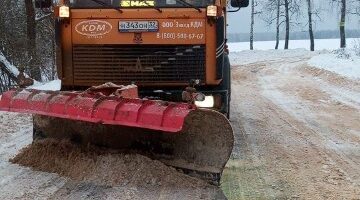 На Брянщине очистка и обработка автодорог ведется в круглосуточном режиме