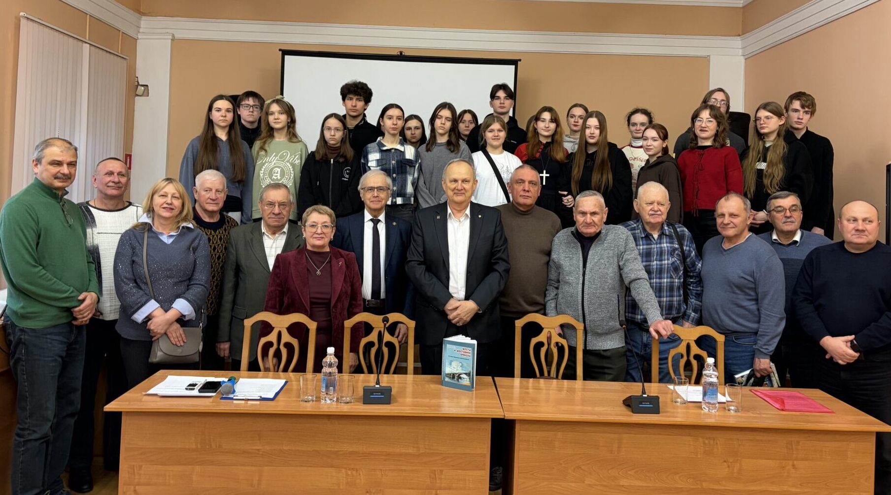 В Брянске презентовали уникальную книгу об истории мостостроения