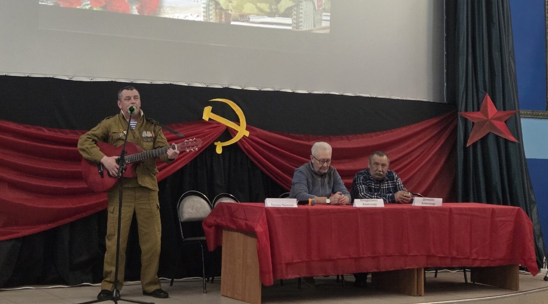 Сельцовские школьники встретились с ветеранами локальных войн