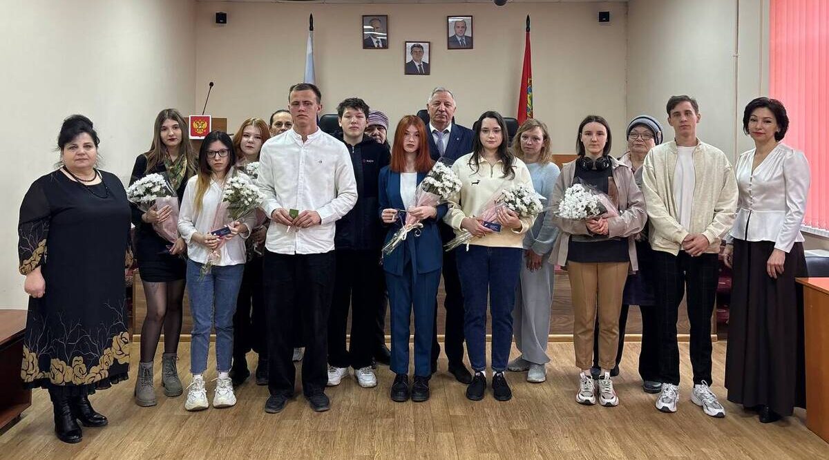 В брянском Стародубе торжественно вручили ключи от новых квартир