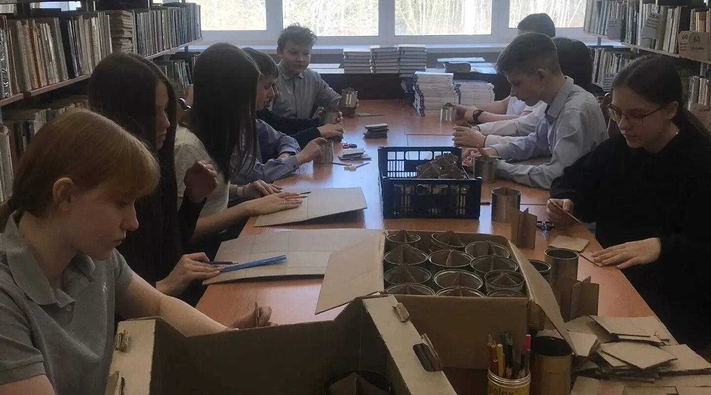 Сельцовские школьники изготовили окопные свечи для бойцов