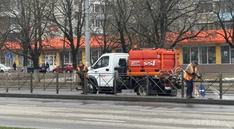 В уборке брянских дорог активно задействуется спецтехника