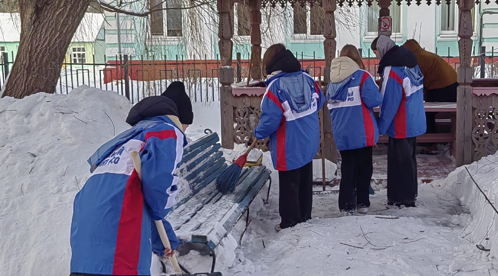 Сельцовский Дом милосердия посетила брянская молодежь