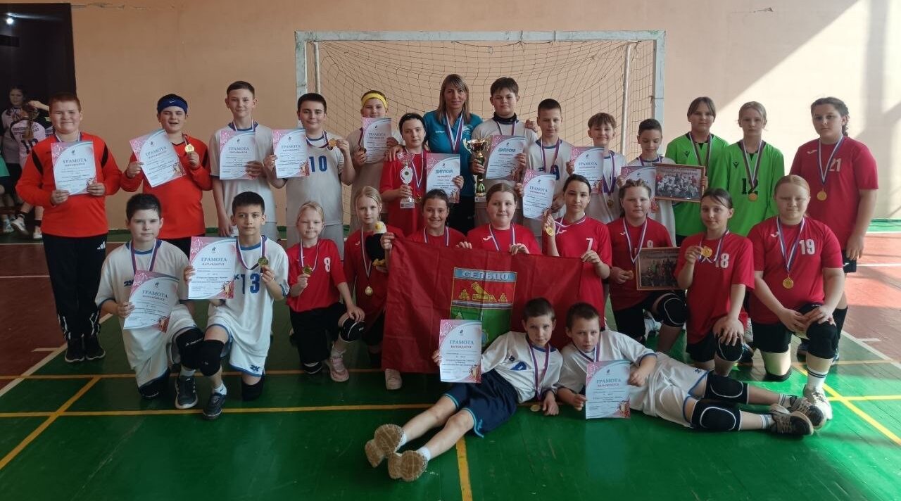 Сельцовские команды по гандболу заняли первое место