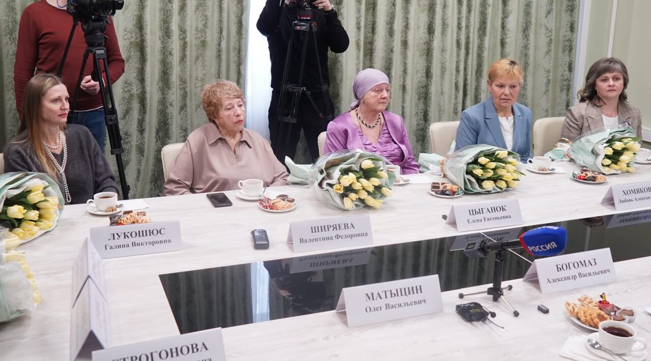 Глава Брянщины А.Богомаз встретился с матерями и женами защитников Отечества