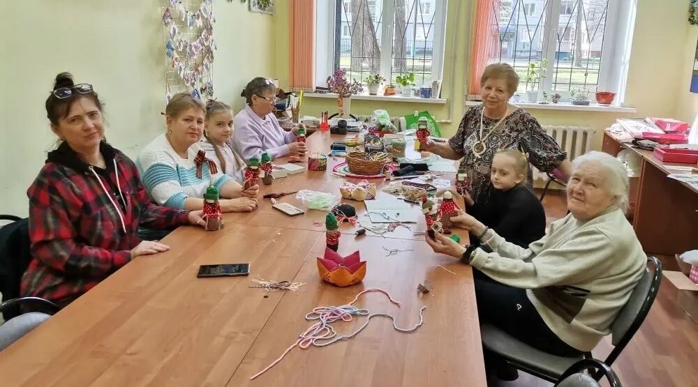 В Сельцо продолжаются увлекательные мастер-классы народного мастера