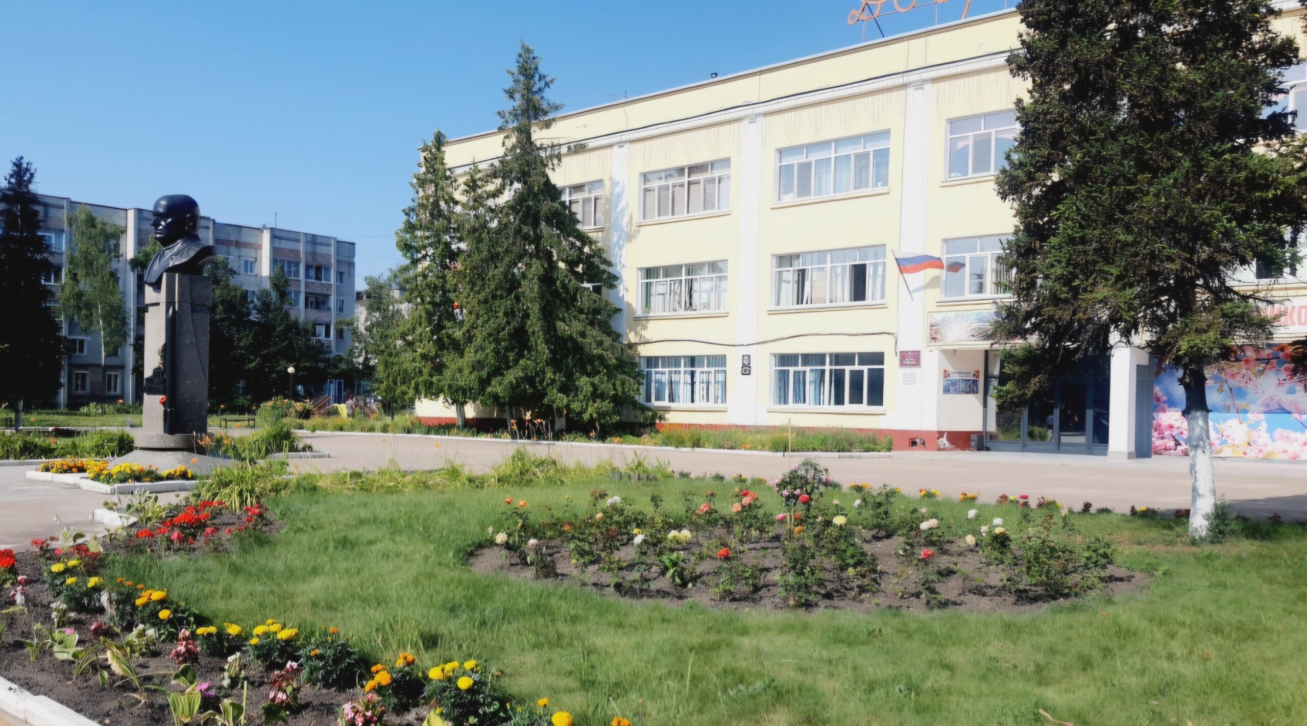 Дворец культуры города Сельцо пополнился новыми музыкальными инструментами